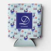 鹿、クリスマスツリー、モノグラム付き雪片 缶クーラー (正面)