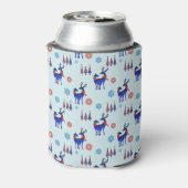 鹿、クリスマスツリー、モノグラム付き雪片 缶クーラー (缶裏面)