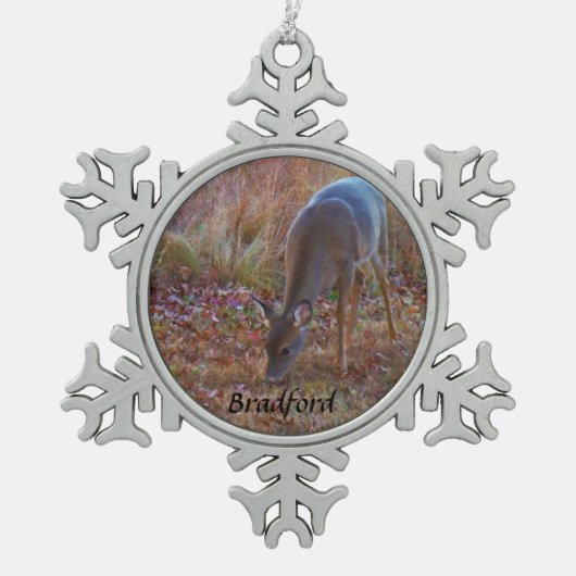 鹿、名前でパーソナライズ スノーフレークピューターオーナメント (正面)