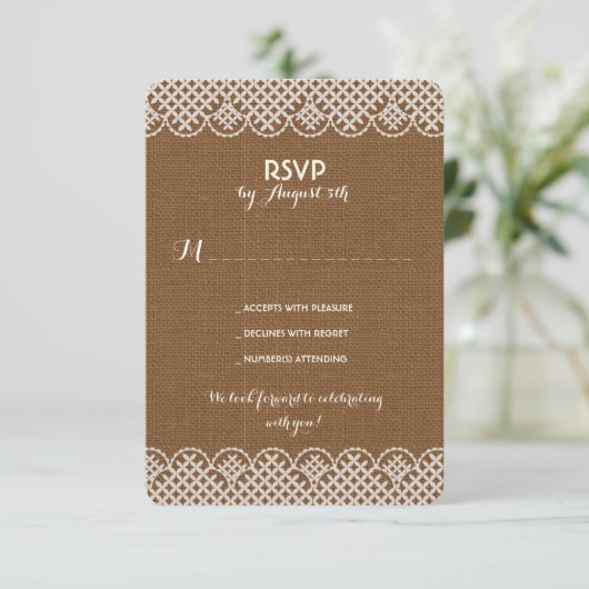 麻とレースのラスティックな結婚式の出欠確認カード 招待状 (スタンド正面)