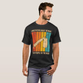 麻酔専門医Iが背中の麻酔で人を刺す Tシャツ (正面フル)