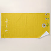 黄かわいらし白デイジーの花パーソナライズされた ビーチタオル (正面)