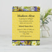 黄かわいらし紫フローラ「大学へオフ」招待状 招待状 (スタンド正面)