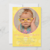 黄とピンクの1人目の女の子の誕生日の招待状 招待状 (裏面)