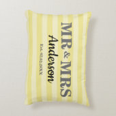 黄と白のストライプ組パーソナライズされた合 アクセントクッション (裏面(縦))