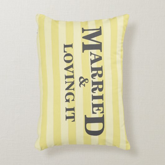 黄と白のストライプ組パーソナライズされた合 アクセントクッション (正面(垂直))