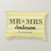 黄と白のストライプ組パーソナライズされた合 アクセントクッション (裏面)