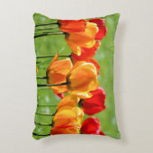 黄と赤のチューリップ アクセントクッション (正面(垂直))