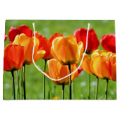 黄と赤のチューリップ ラージペーパーバッグ (正面)