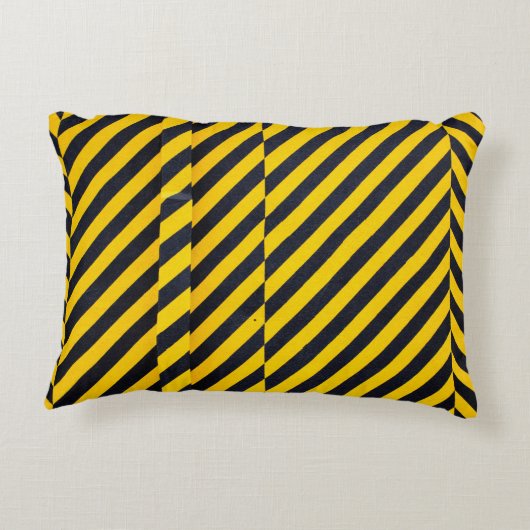 黄と黒の織ストライプの物 アクセントクッション (裏面)