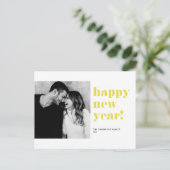 黄はっきりしたタイポグラフィハッピーニューイヤー写真 シーズンポストカード (スタンド正面)