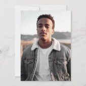 黄はっきりしたタイポグラフィ写真卒業パーティー 招待状 (裏面)