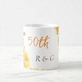 黄エレガント五十モノグラム結婚記念日 モーフィングマグカップ (中央)