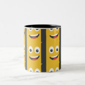 黄スマイル顔絵文字 ツートーンマグカップ (中央)