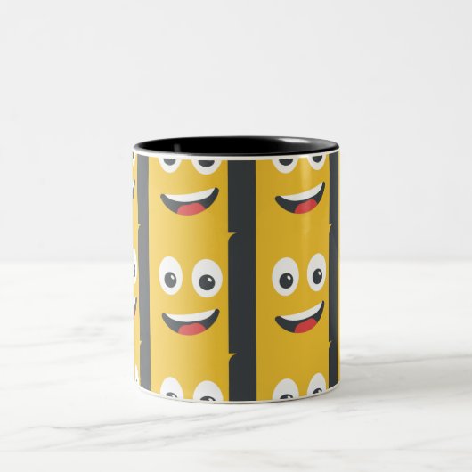 黄スマイル顔絵文字 ツートーンマグカップ (中央)