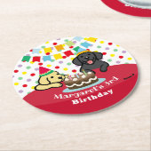 黄パーソナライズされた色と黒のラブラドール誕生日 ラウンドペーパーコースター (アングル)