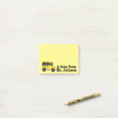 黄パーソナライズされた色スクールバスドライバー教育 ポストイット (デスク上)