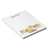 黄パーソナライズされた色ラブラドールと緑と花 ノートパッド (アングル)