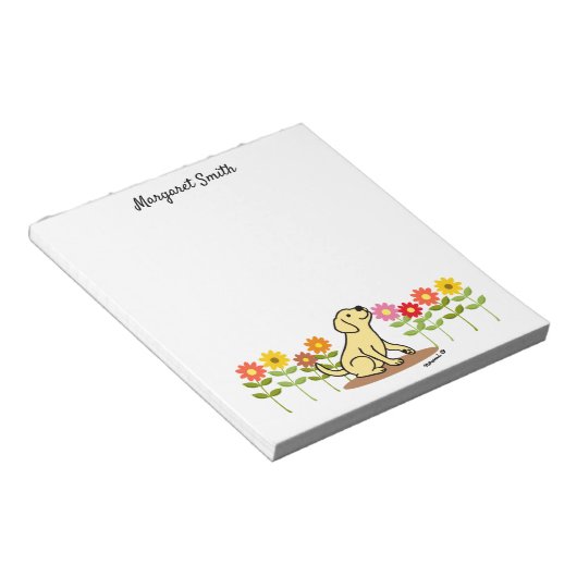 黄パーソナライズされた色ラブラドールと緑と花 ノートパッド (アングル)