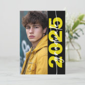 黄モダンはっきりしたタイポグラフィ卒業の発表 招待状 (スタンド正面)