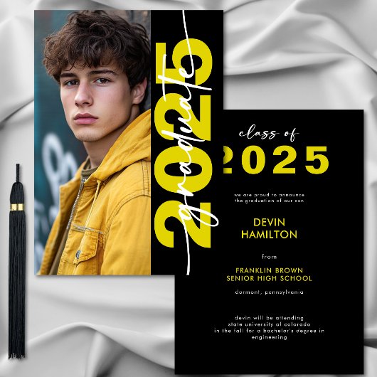 黄モダンはっきりしたタイポグラフィ卒業の発表 招待状