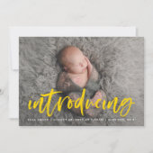 黄モダン筆スクリプト紹介フォト誕生 案内状 (正面)