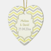 黄モダン色、灰色、アイボリーのシェブロンのパタカスタムーン セラミックオーナメント (左)