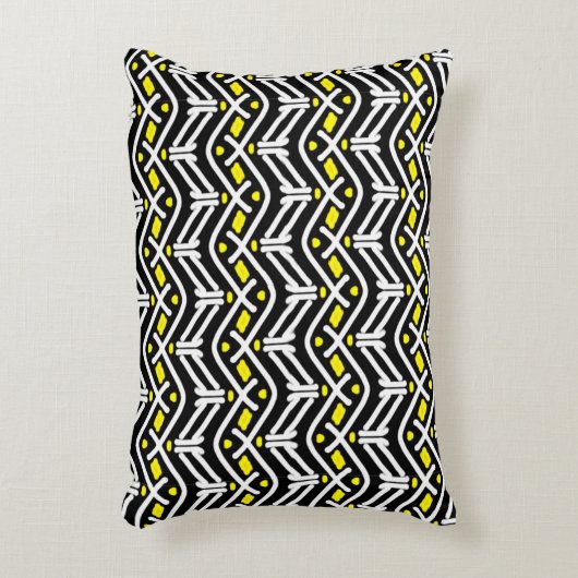 黄ユニーク色と黒の部族のシェブロン模様 アクセントクッション (正面(垂直))