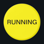 黄ランニング色食洗機磁石 マグネット<br><div class="desc">黄色ミニマルの背景を持つ「ランニング食洗機」のキッチンマグネットはキッチ救済ン団体や組織と一緒に。テキスカスタマイズト付き。</div>