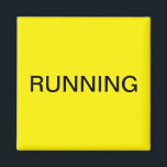 黄ランニング色食洗機磁石 マグネット<br><div class="desc">黄色ミニマルの背景を持つ「ランニング食洗機」のキッチンマグネットはキッチ救済ン団体や組織と一緒に。テキスカスタマイズト付き。</div>