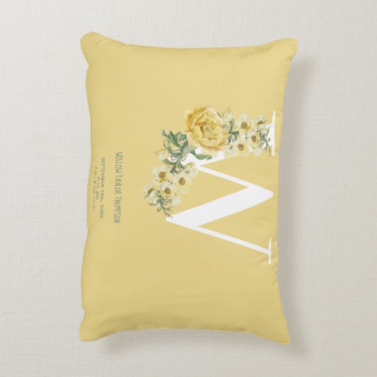 黄ヴィンテージ花イニシャルベビー誕生統計 アクセントクッション (裏面(縦))