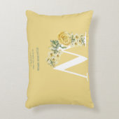 黄ヴィンテージ花イニシャルベビー誕生統計 アクセントクッション (正面(垂直))