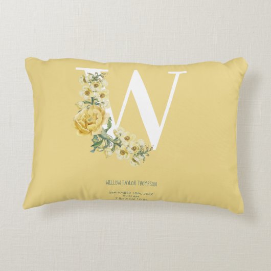 黄ヴィンテージ花イニシャルベビー誕生統計 アクセントクッション (裏面)