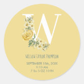 黄ヴィンテージ花イニシャルベビー誕生統計 ラウンドシール (正面)