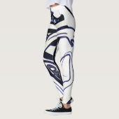 黄化する レギンス (左)