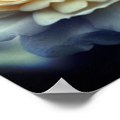 黄淡い色のローズイン開花鏡抽象芸術 ポスター (角)