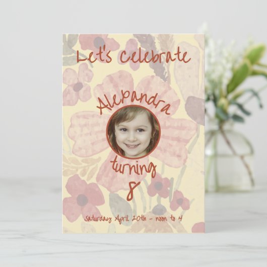 黄淡い色の色インディアン赤フローラ水カラー誕生日 招待状 (スタンド正面)