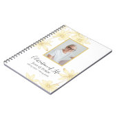 黄淡い色の色デイジー花お祝い ノートブック (左側)