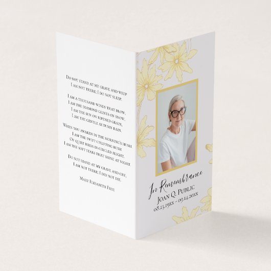 黄淡い色の色デイジー花葬儀祈りの言葉折り畳み 名刺 (外部)