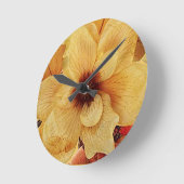 黄淡い色の花顔台所時計 ラウンド壁時計 (傾斜)