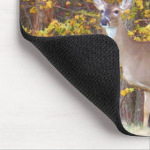 黄秋の木の前の鹿 マウスパッド (コーナー)