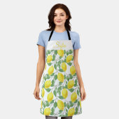 黄素朴レモン水彩白色パターン エプロン (着用した状態)