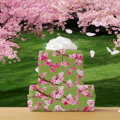 黄緑地にピンクの桜の花 ラッピングペーパー