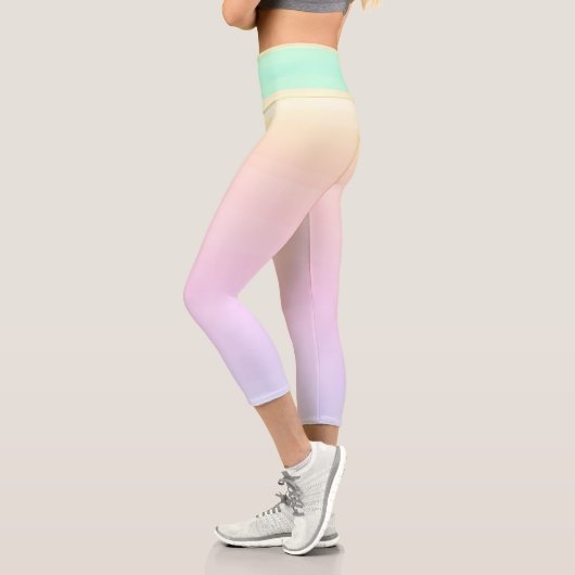 黄緑紫パステルグラデーション線のパターン カプリレギンス (左)