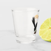 黄色いおもしろいハナシバサリの鳥の漫画 ショットグラス (左)