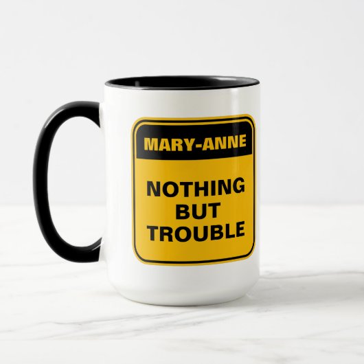 黄色いおもしろい道路はトラブル以外の何も標識しない マグカップ (左)