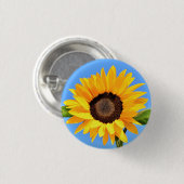 黄色いひまわりが青空の太陽にぶつかる – 夏  缶バッジ (正面&裏面)
