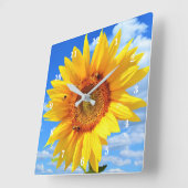 黄色いひまわりとミツバチ（青空） – 夏の日 スクエア壁時計 (傾斜)