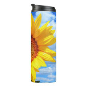黄色いひまわりとミツバチ（青空） – 夏の日 タンブラー (回転右)