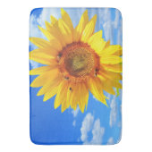 黄色いひまわりとミツバチ（青空） – 夏の日 バスマット (正面縦)